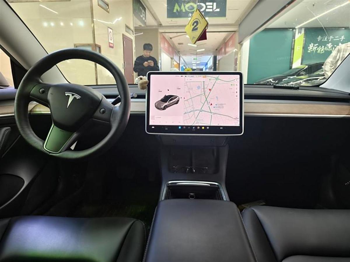 特斯拉 Model 3  2021款 改款 標(biāo)準(zhǔn)續(xù)航后驅(qū)升級版圖片