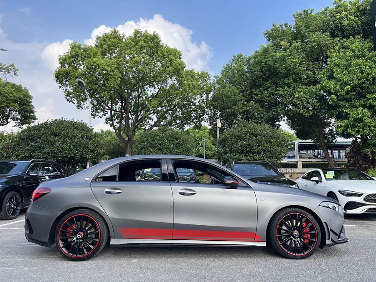 奔驰 奔驰A级AMG  2022款 AMG A 35 L 4MATIC 炽夜特别版图片