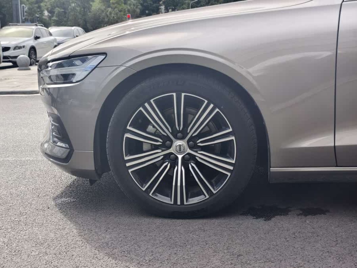 沃爾沃 S60L  2022款 B4 智遠(yuǎn)豪華版圖片