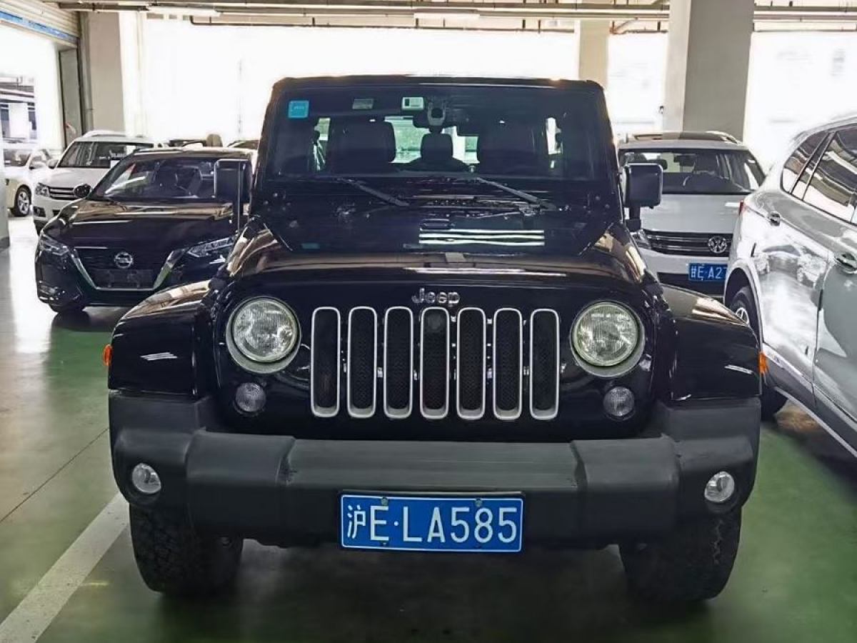 Jeep 牧馬人  2015款 3.0L Sahara 四門舒享版圖片