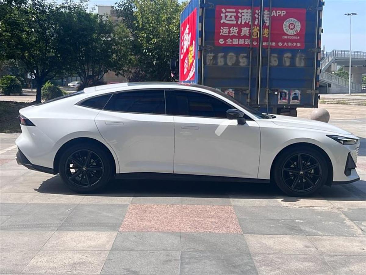 長(zhǎng)安 長(zhǎng)安UNI-V  2022款 1.5T 卓越型圖片