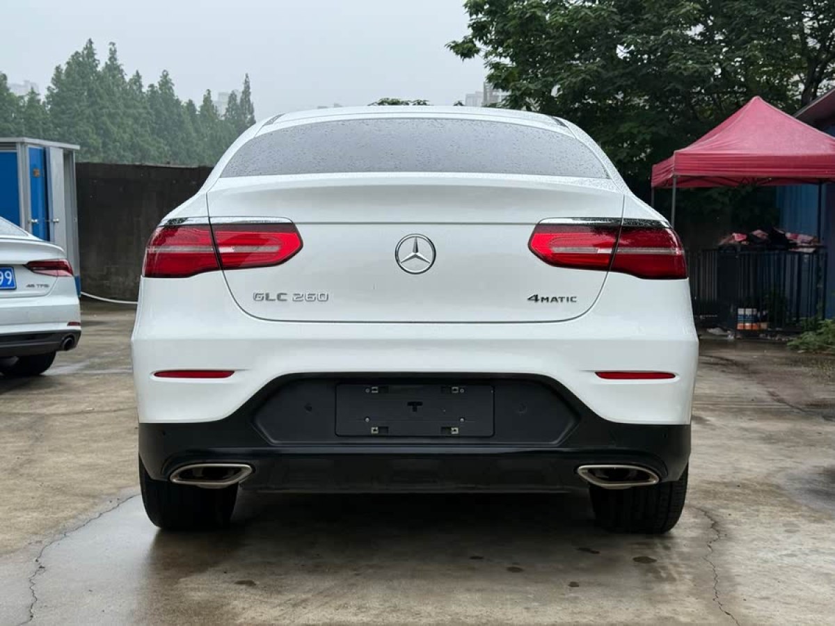 奔馳 奔馳GLC  2023款 改款 GLC 260 4MATIC 轎跑SUV圖片
