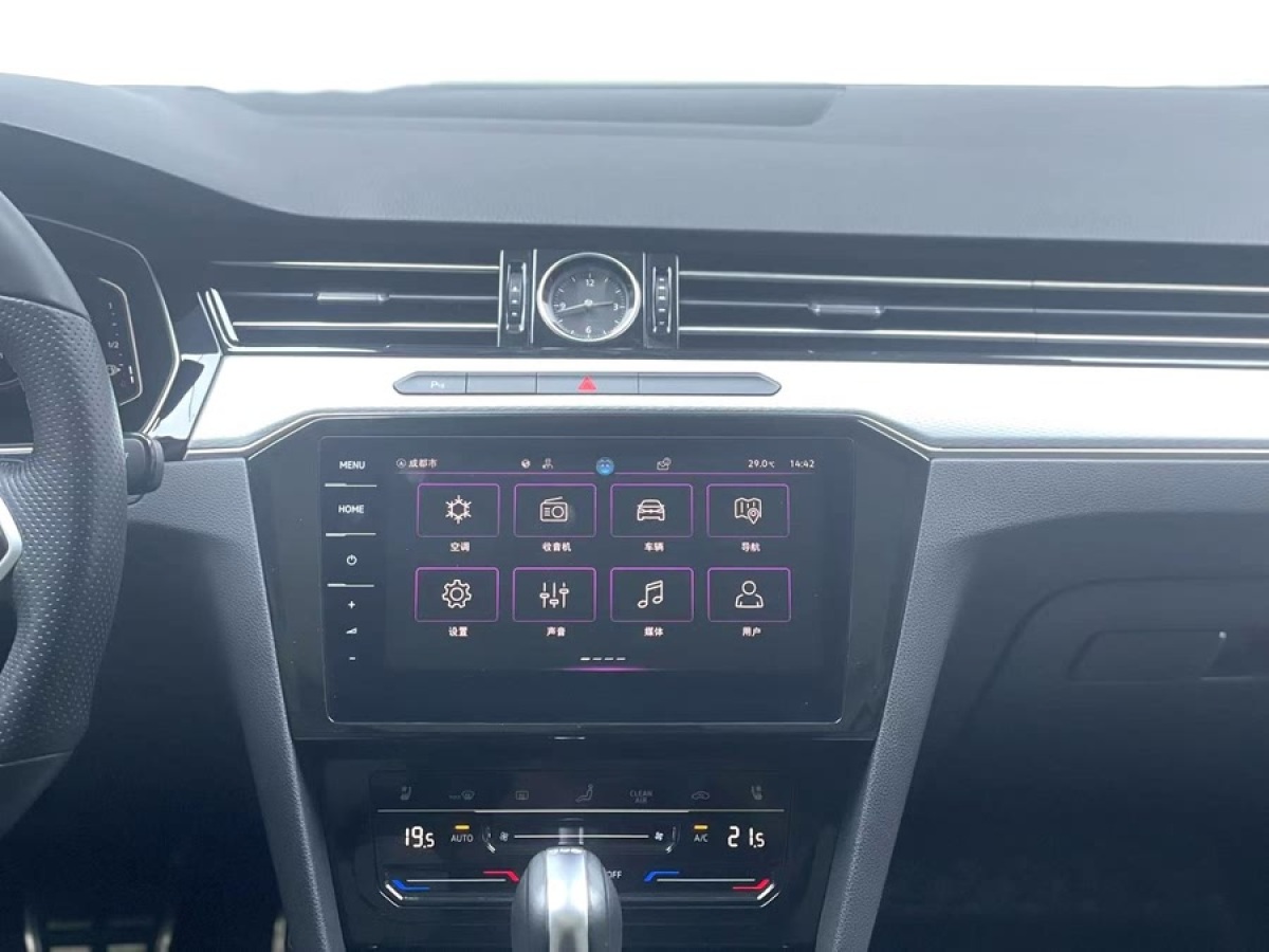 大眾 邁騰  2023款 200萬(wàn)輛紀(jì)念版 330TSI DSG豪華型圖片