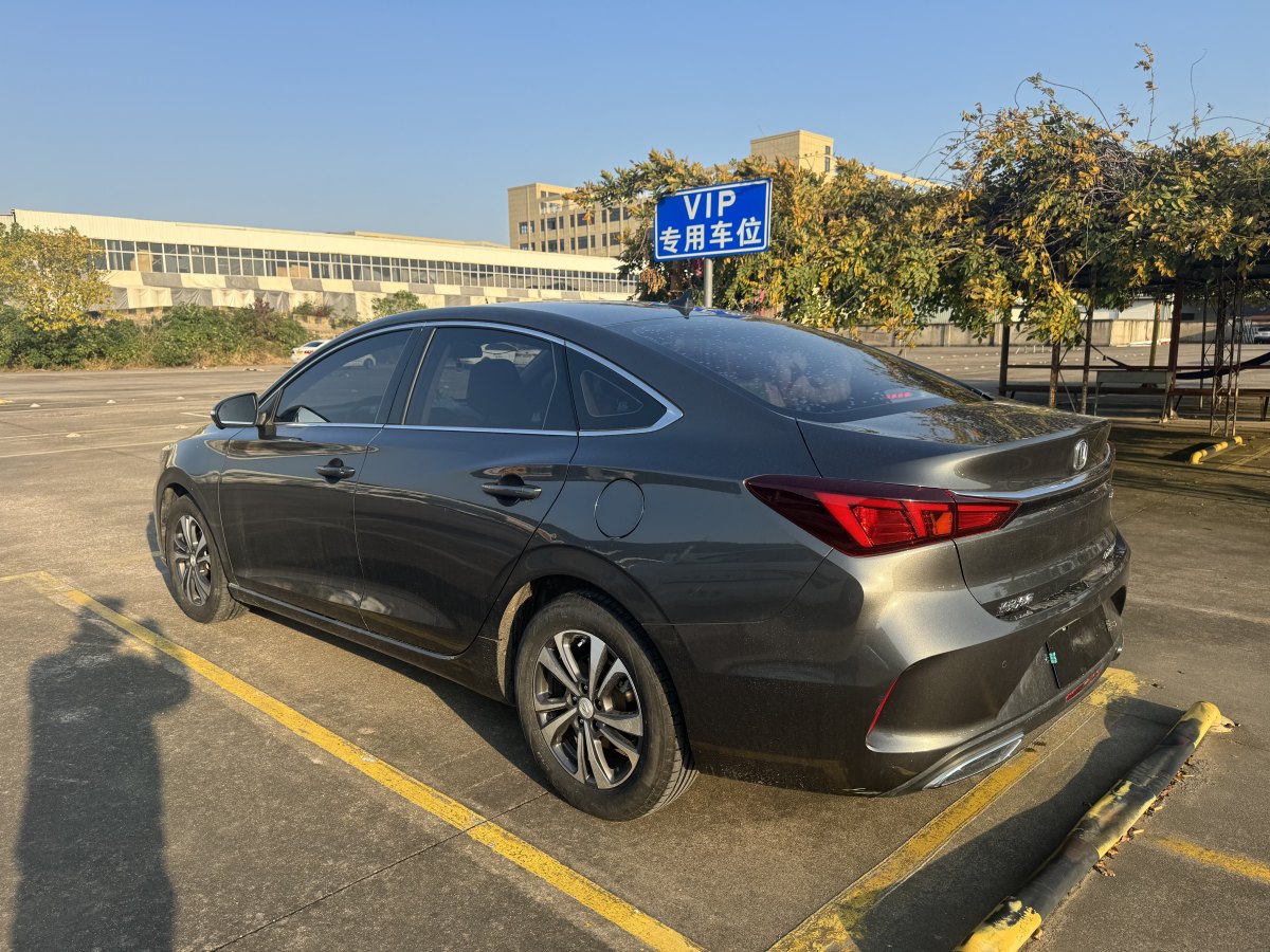 長(zhǎng)安 逸動(dòng)  2020款 PLUS 藍(lán)鯨NE 1.4T GDI DCT尊貴型圖片