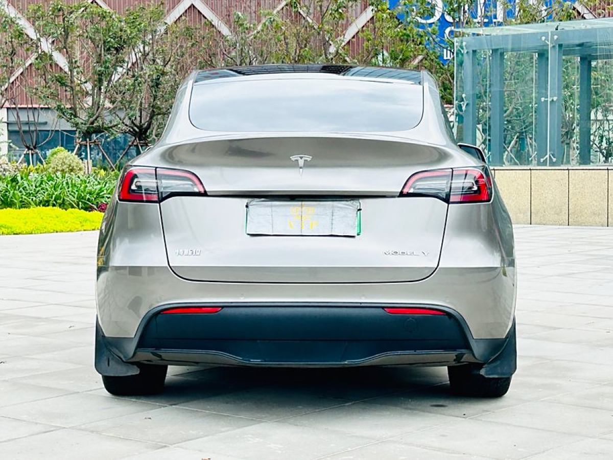 特斯拉 Model Y  2021款 改款 標(biāo)準(zhǔn)續(xù)航后驅(qū)升級版圖片