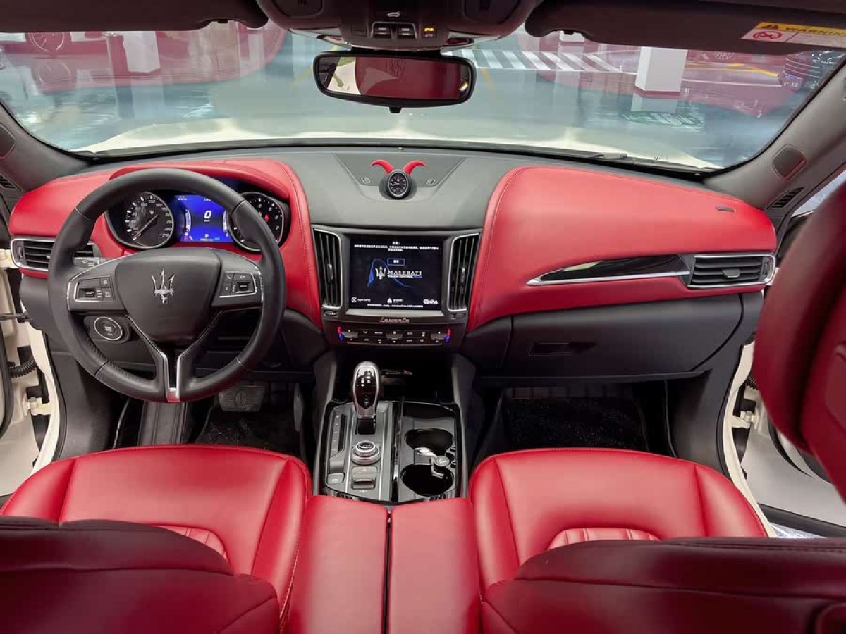 瑪莎拉蒂 Levante  2018款 3.0T 350Hp 標(biāo)準(zhǔn)版圖片