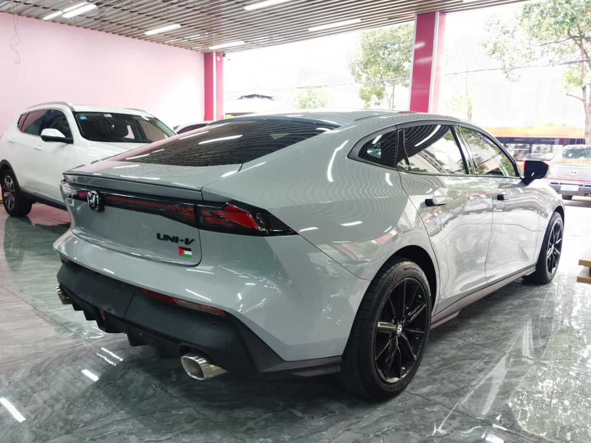 長(zhǎng)安 長(zhǎng)安UNI-V  2022款 1.5T 尊貴型圖片