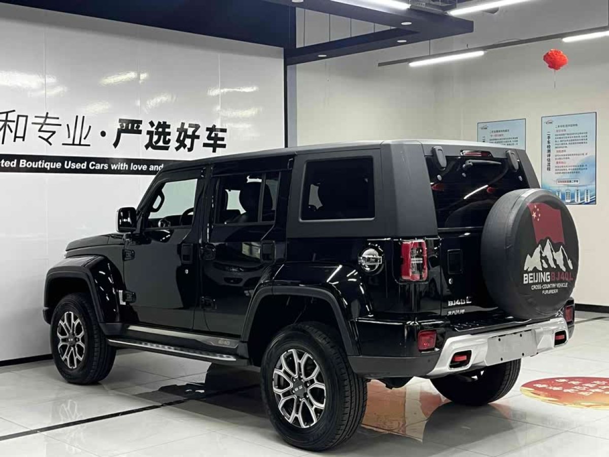 北京 BJ40  2020款 2.0T 自動(dòng)四驅(qū)城市獵人版?zhèn)b客型圖片