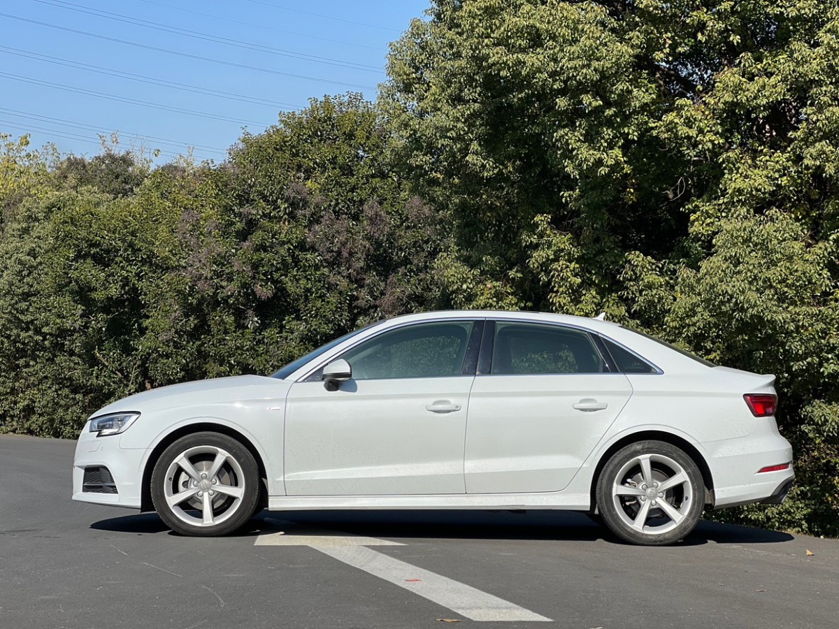 奧迪 奧迪A3  2018款 30周年年型 Limousine 35 TFSI 時(shí)尚型圖片