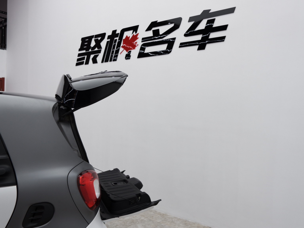 smart fortwo  2019款 0.9T 66千瓦硬顶风擎版 国VI图片