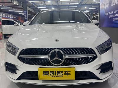 2019年8月 奔馳 奔馳A級(jí) 改款 A 200 L 運(yùn)動(dòng)轎車動(dòng)感型圖片