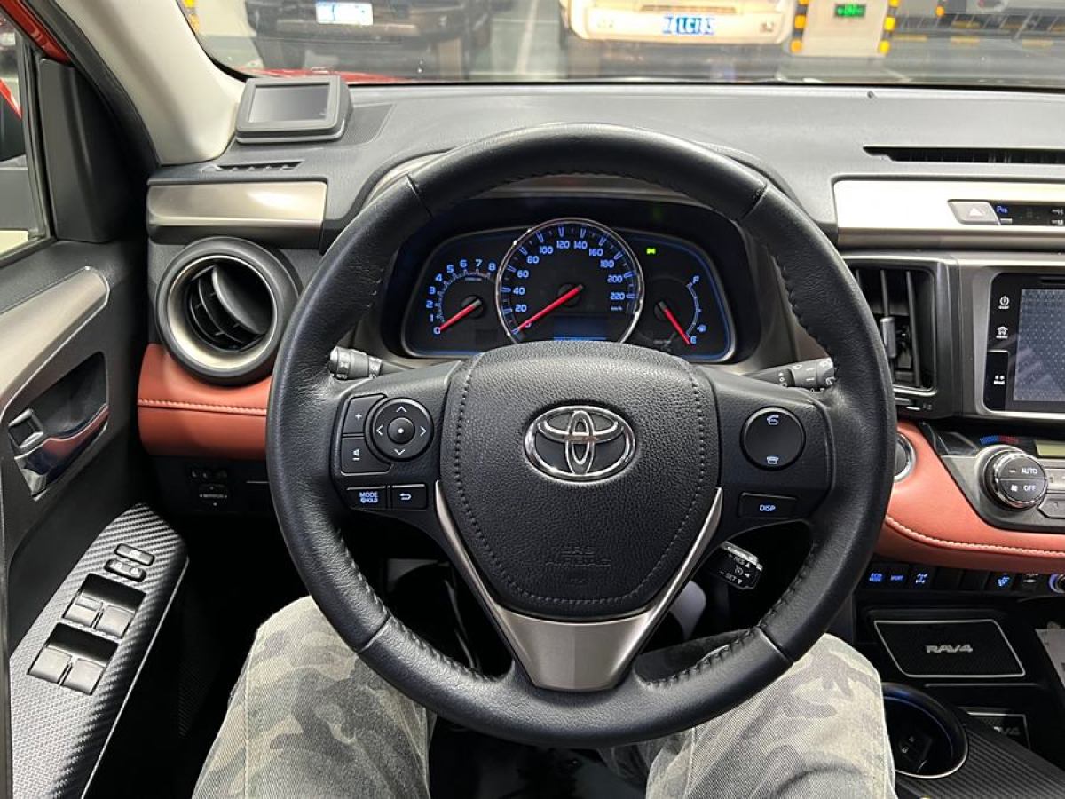 2013年11月豐田 RAV4榮放  2013款 2.5L 自動四驅(qū)豪華版