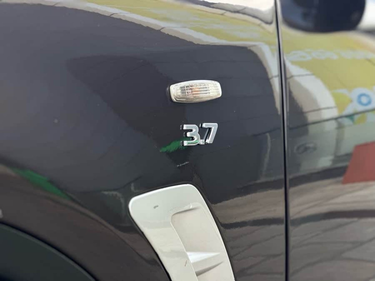 英菲尼迪 FX  2010款 FX35 標(biāo)準(zhǔn)版圖片