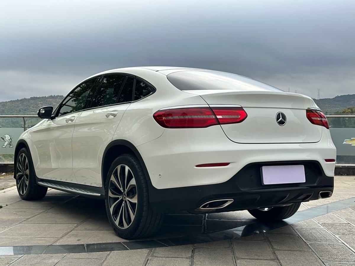 奔馳 奔馳GLC  2022款 改款 GLC 260 4MATIC 轎跑SUV圖片