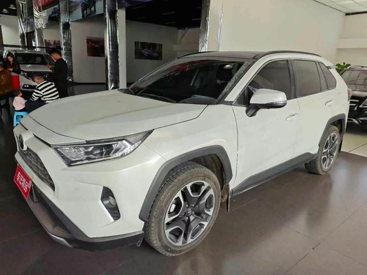 2022年1月豐田 RAV4榮放  2022款 2.0L CVT四驅(qū)尊貴版