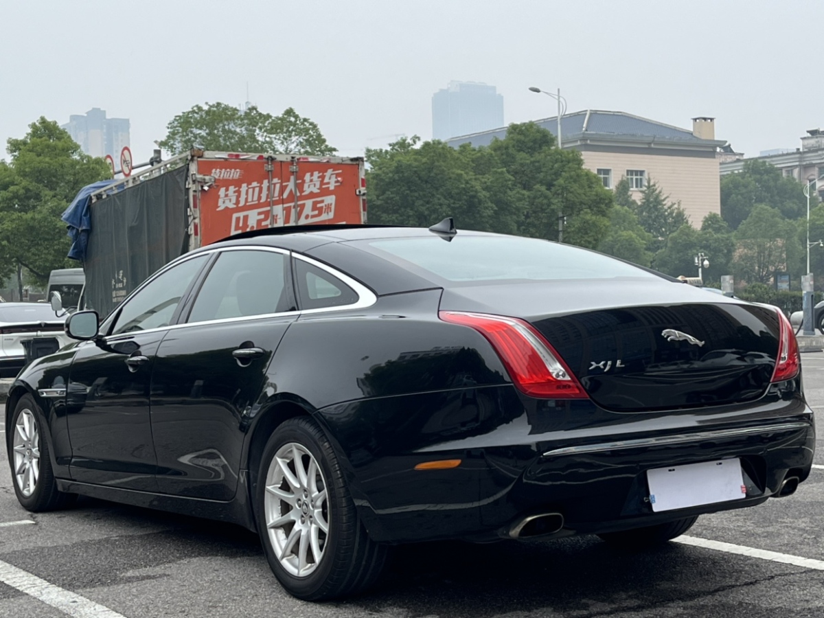 捷豹 XJ  2013款 XJL 2.0T 典雅商務(wù)版圖片