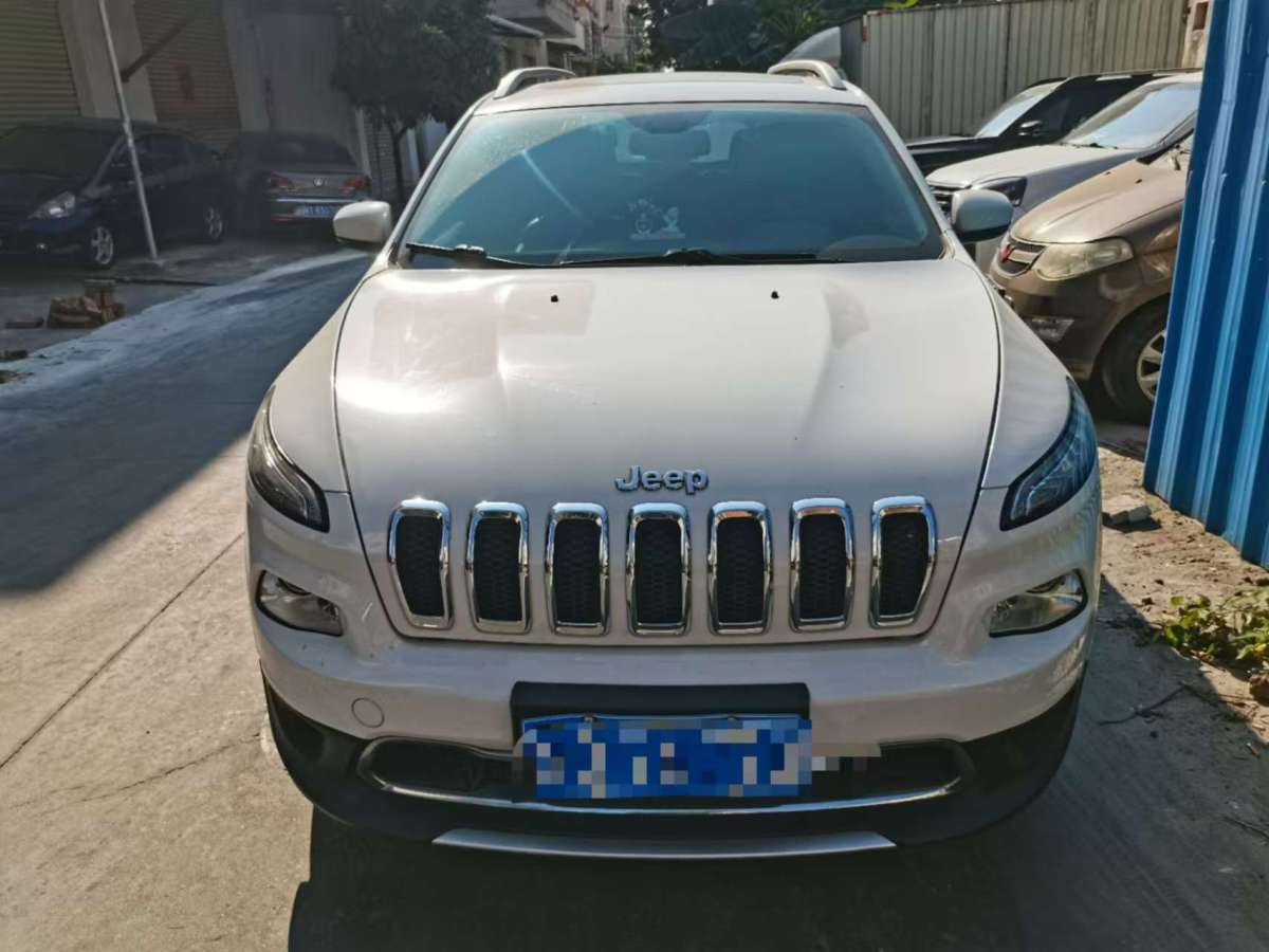 Jeep 自由光  2017款 2.0L 領(lǐng)先版圖片