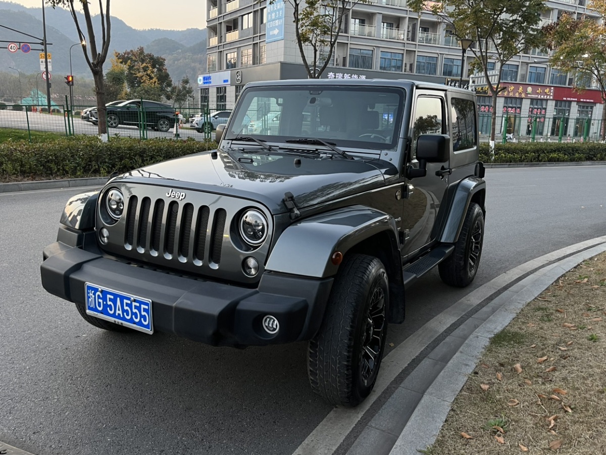 2011年3月Jeep 牧馬人  2011款 3.8L Sahara 兩門版