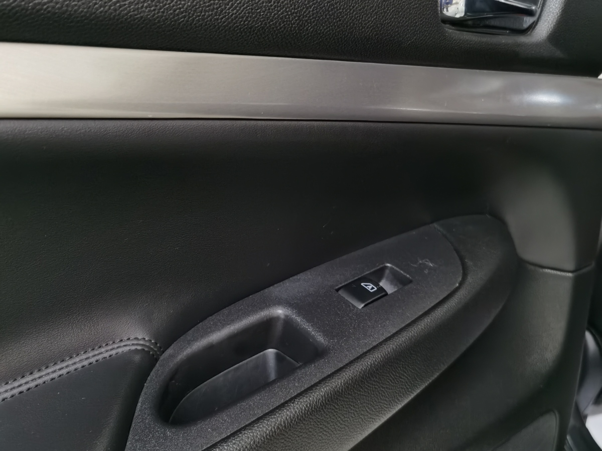 2014年5月英菲尼迪 G系  2013款 G25 Sedan 豪华运动版