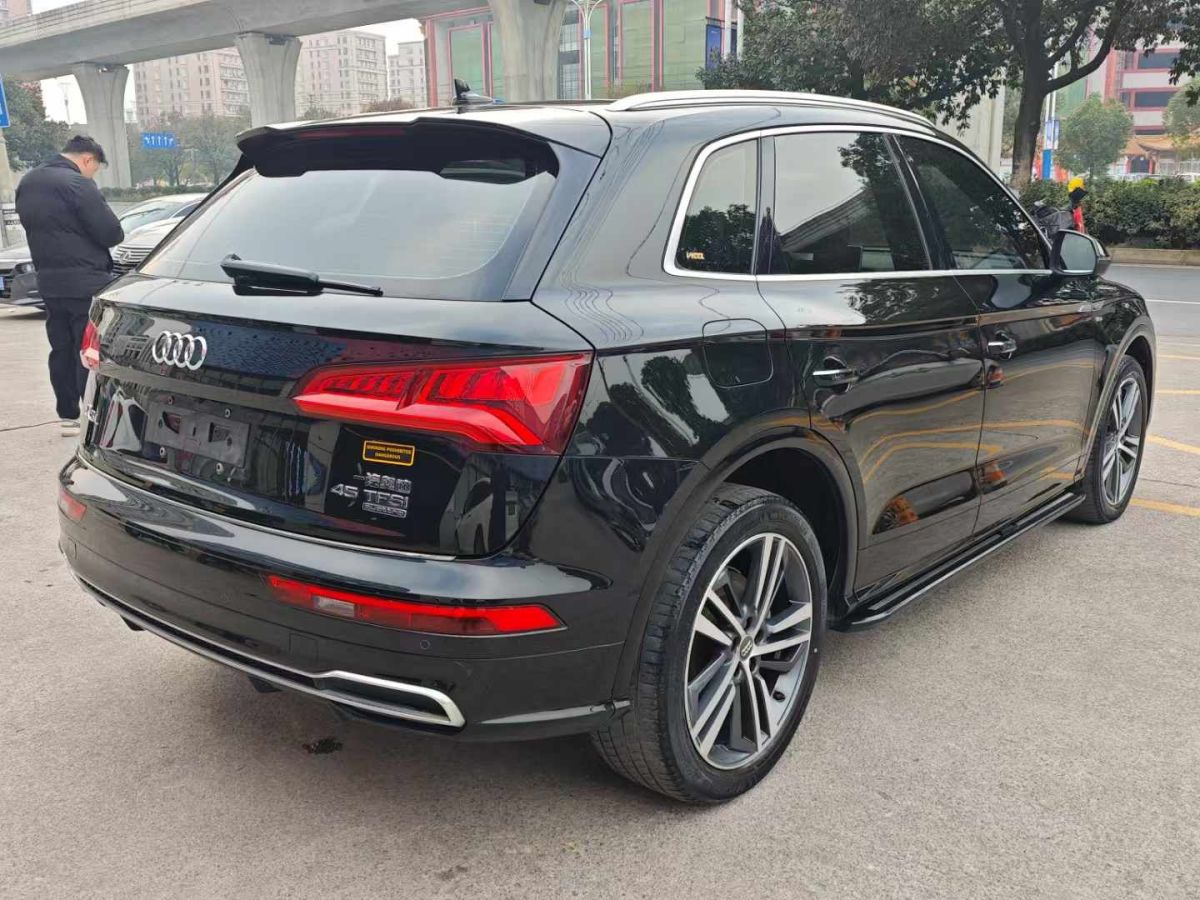 奧迪 奧迪Q3  2020款 35 TFSI 時(shí)尚動(dòng)感型圖片