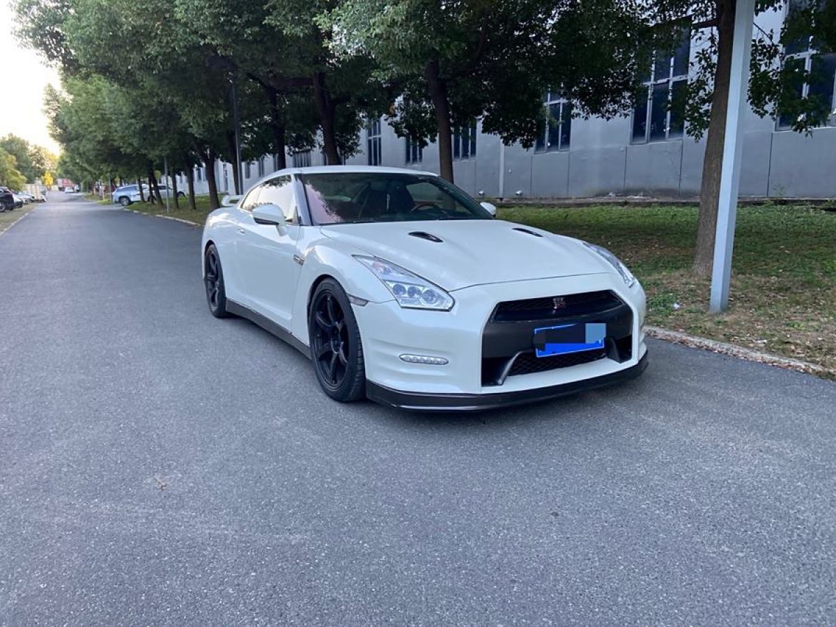 日產(chǎn) GT-R  2014款 3.8T Premium Edition 棕紅內(nèi)飾圖片