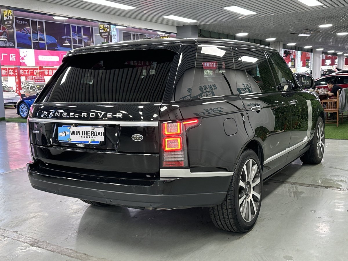 路虎 攬勝  2016款 3.0 V6 SC Vogue SE 創(chuàng)世加長(zhǎng)版圖片