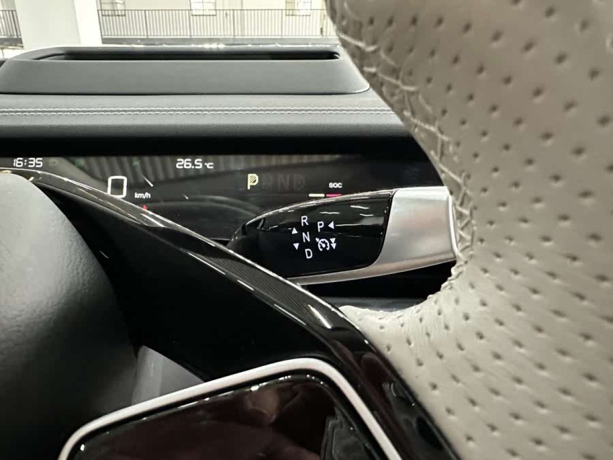 哪吒 哪吒S  2022款 純電 715km 后驅(qū)中版圖片