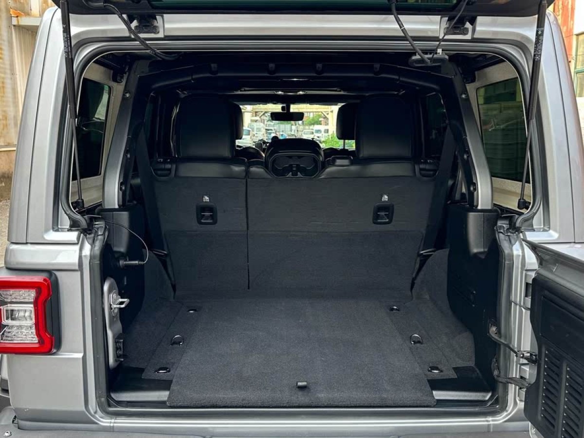 Jeep 牧馬人  2024款 2.0T 羅賓漢四門版圖片