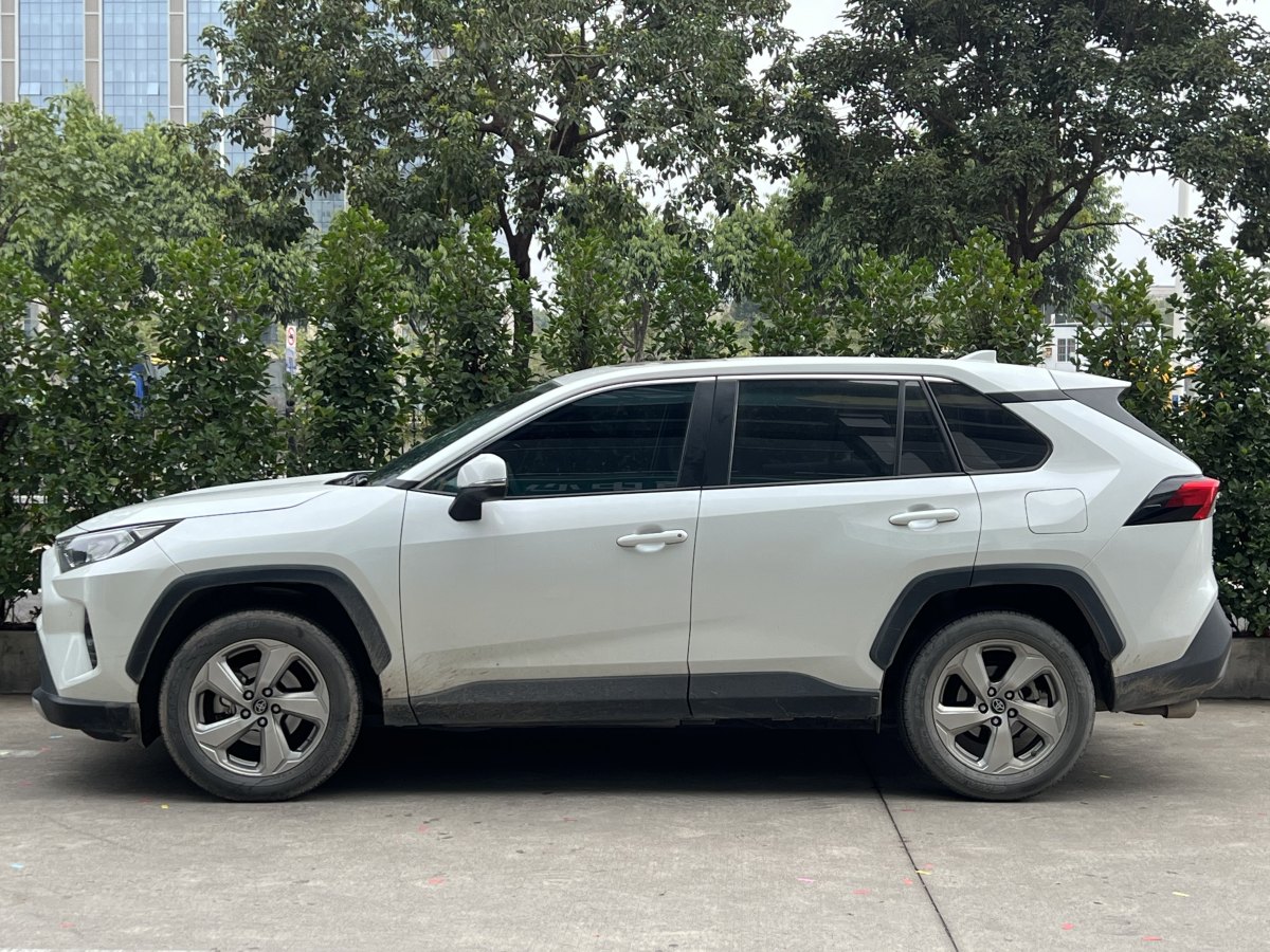 豐田 RAV4  2018款 榮放 2.0L CVT兩驅(qū)風(fēng)尚版圖片