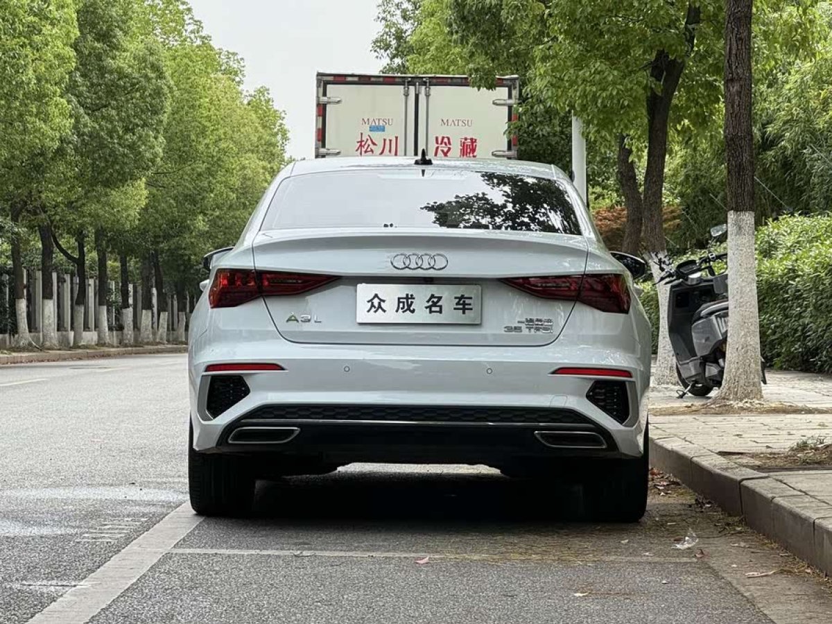 奧迪 奧迪A3  2022款 A3L Limousine 35 TFSI 時(shí)尚運(yùn)動(dòng)型圖片