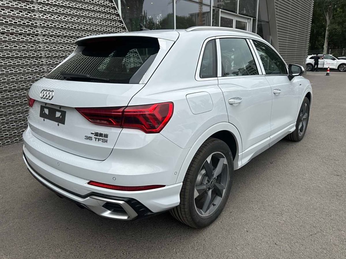 奧迪 奧迪Q3  2024款 35 TFSI 時(shí)尚動(dòng)感型圖片