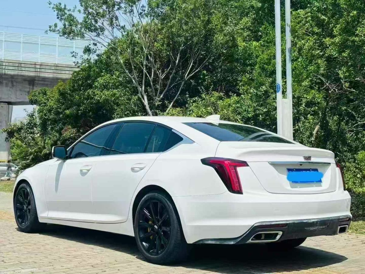 凱迪拉克 XT6  2021款 2.0T 七座兩驅(qū)豪華型圖片