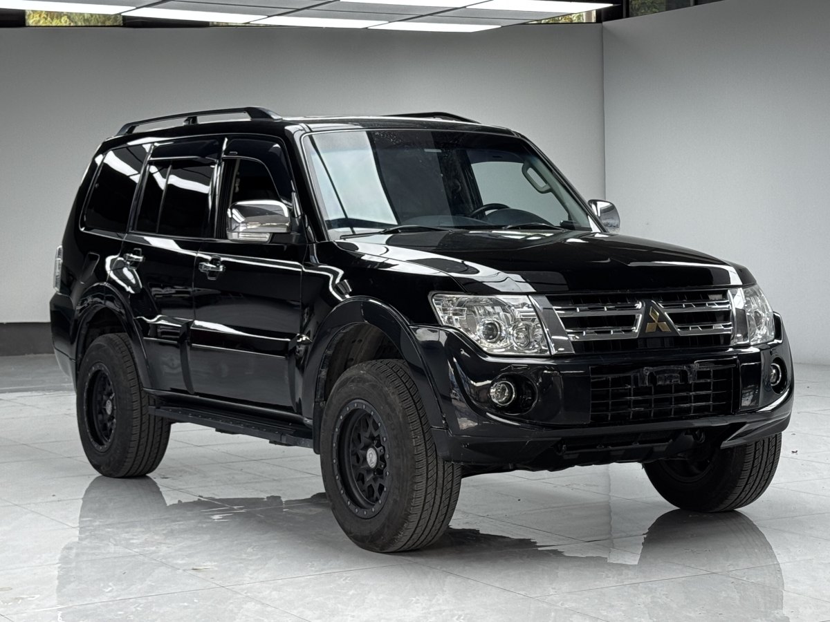 2015年5月三菱 帕杰羅  2014款 3.0L 精英超越版