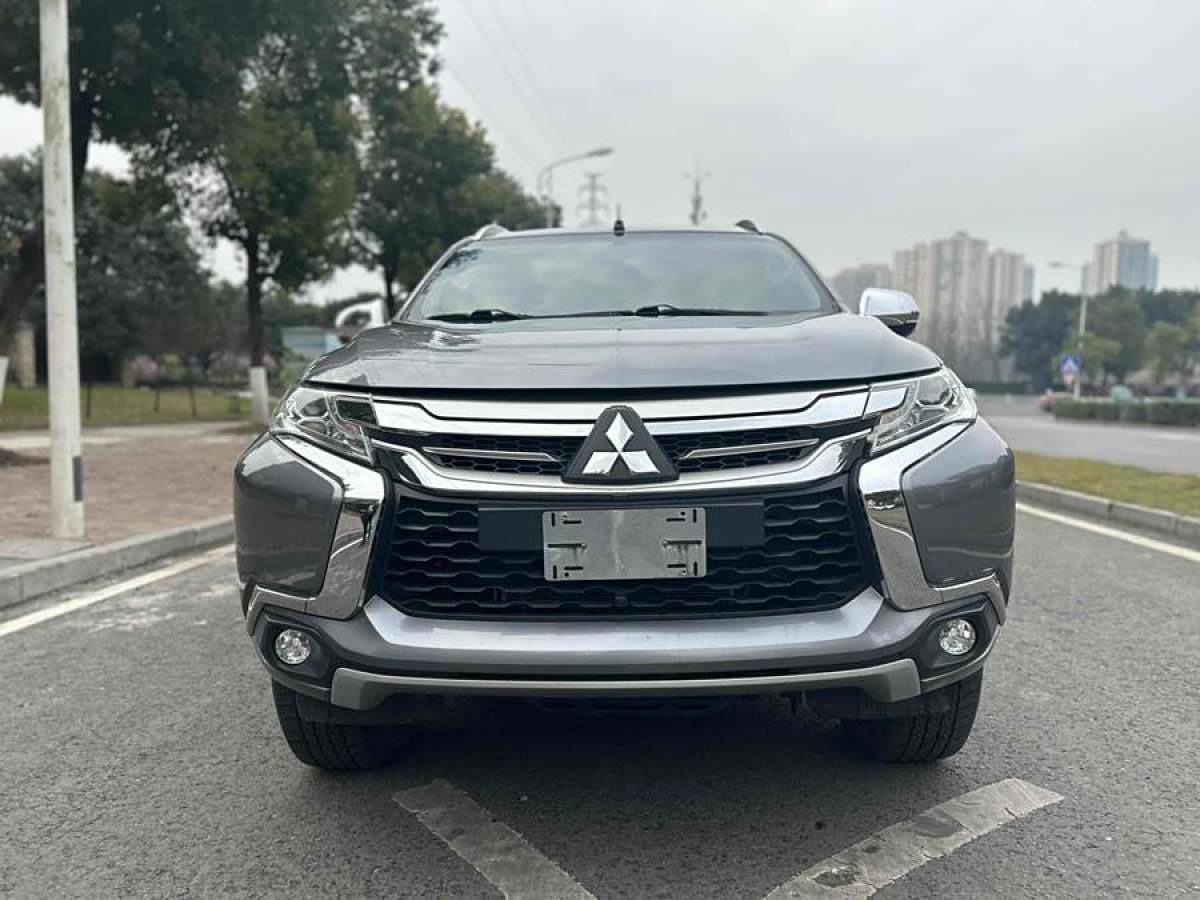 三菱 帕杰羅?勁暢  2019款 3.0L 標(biāo)準(zhǔn)型圖片