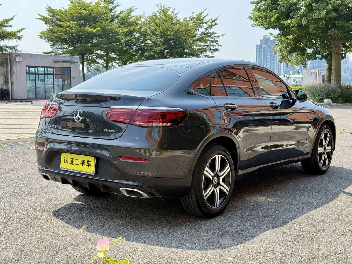 2022年04月奔馳 奔馳GLC  2022款 改款 GLC 260 4MATIC 轎跑SUV