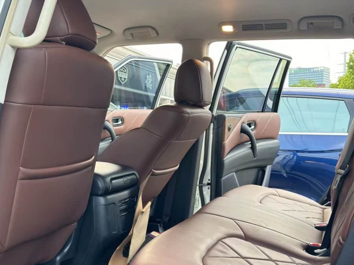 日產(chǎn) 途樂  2018款 4.0L 領英型圖片