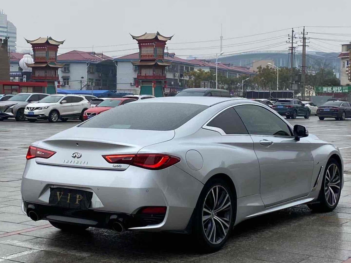 英菲尼迪 Q60  2019款 2.0T 豪華版圖片