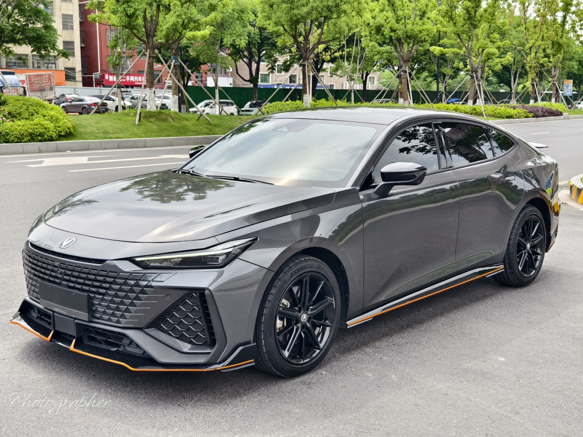 長(zhǎng)安 長(zhǎng)安UNI-V  2022款 2.0T 領(lǐng)速版圖片