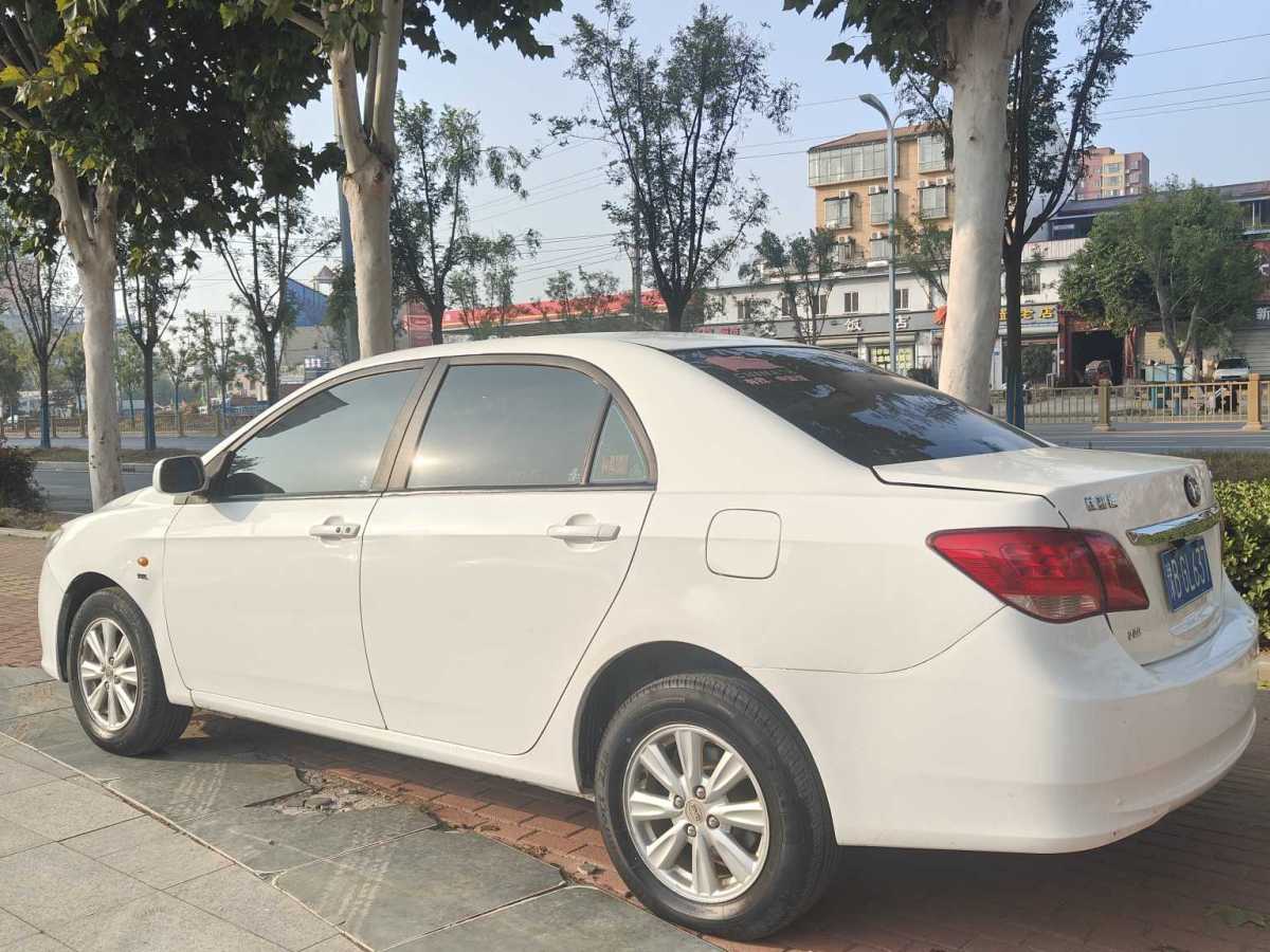 比亞迪 L3  2012款 1.5L 手動尊貴型圖片