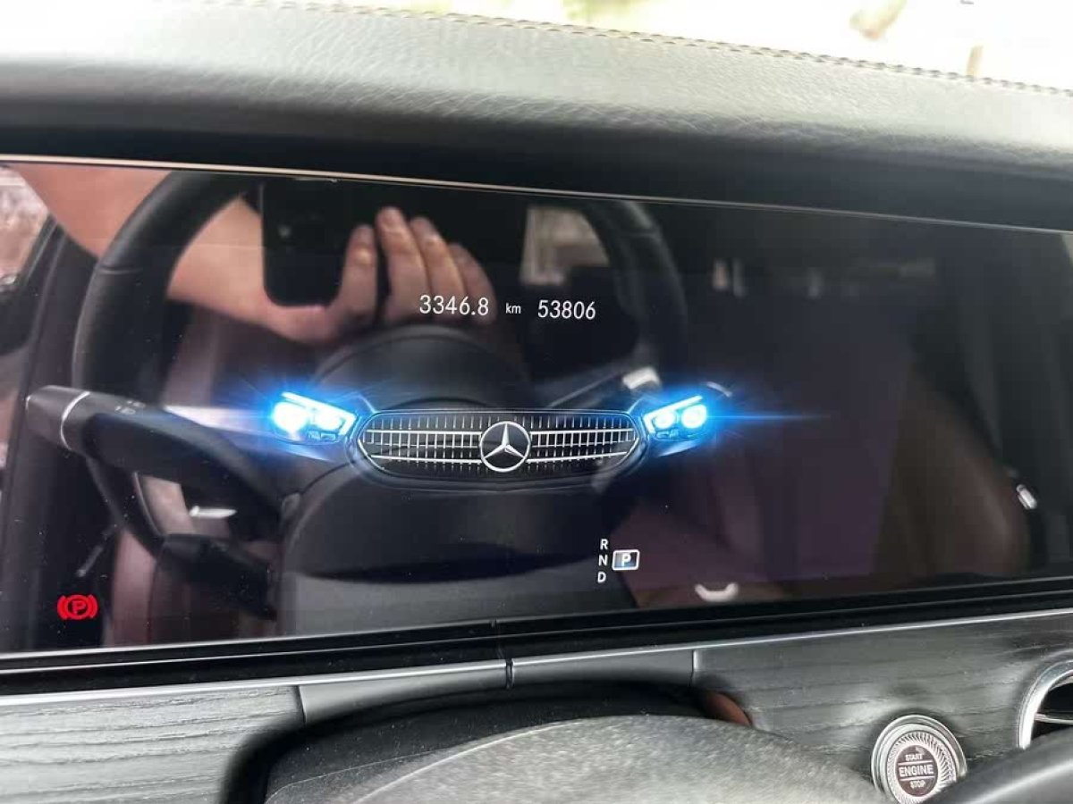 奔馳 奔馳E級  2022款 改款 E 300 L 運(yùn)動尊貴型圖片