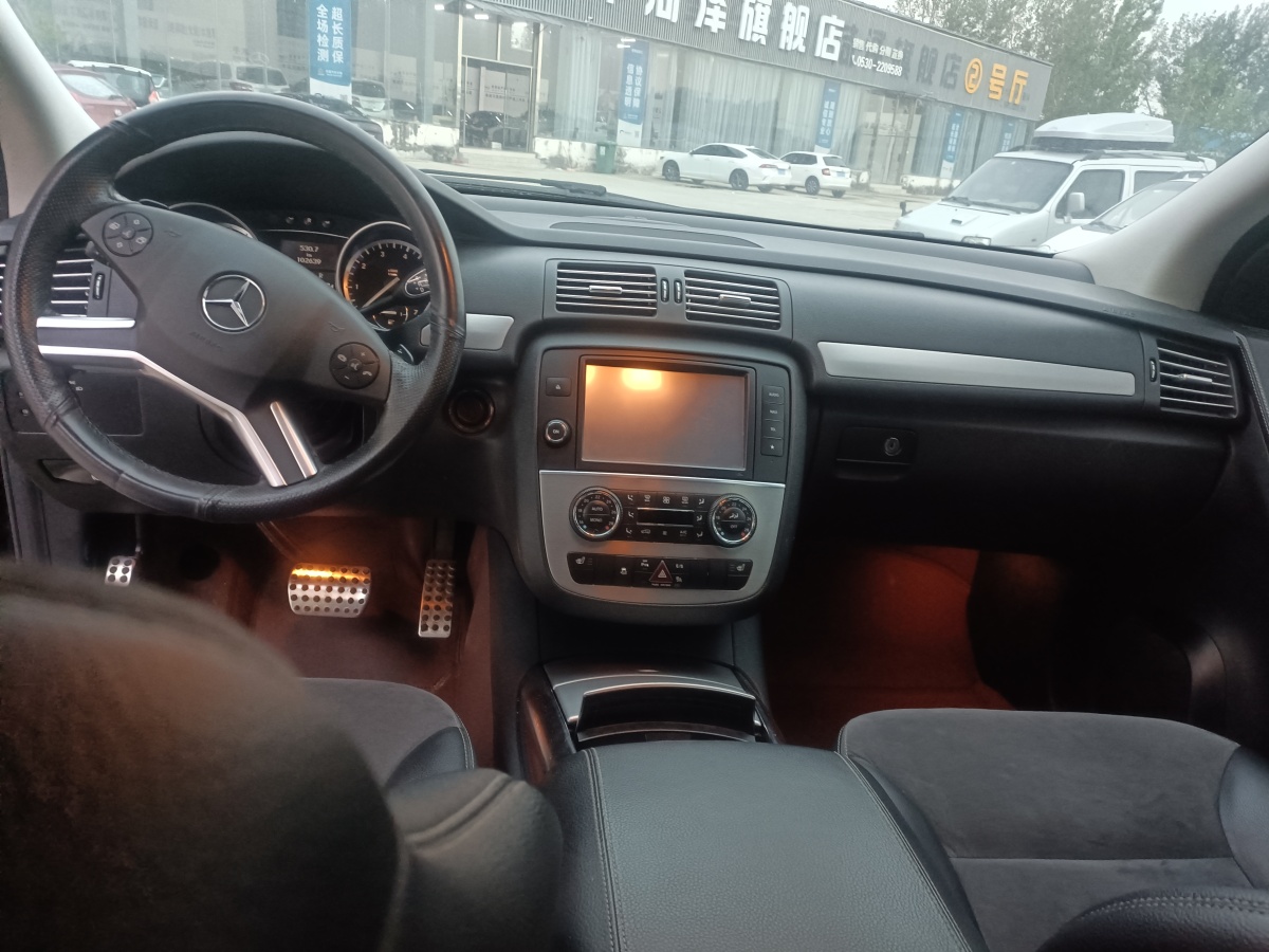 奔驰 奔驰R级  2015款 R 320 4MATIC 豪华型图片