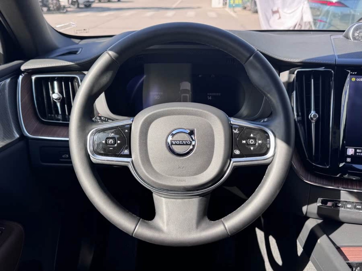 沃爾沃 XC60新能源  2024款 T8 插電混動(dòng) 長(zhǎng)續(xù)航四驅(qū)智雅豪華版圖片