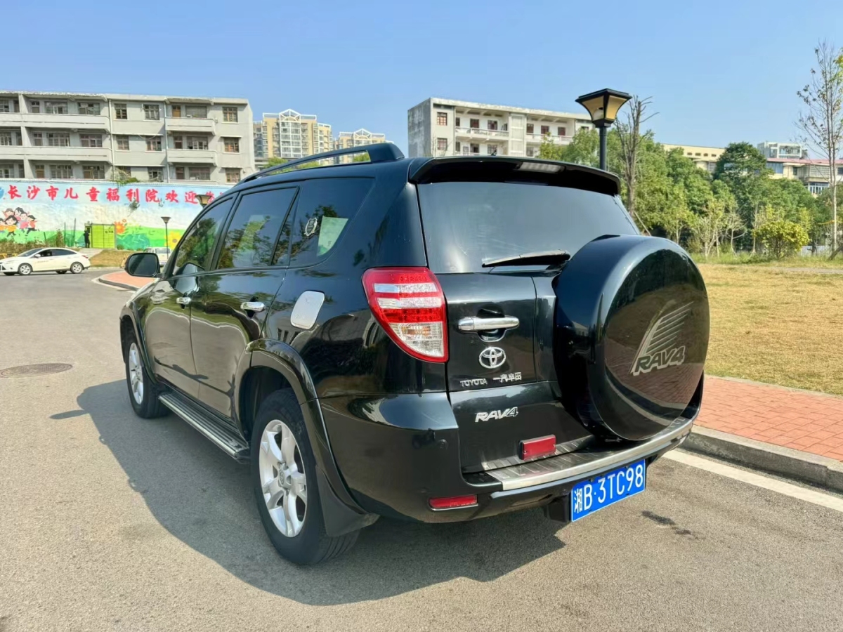 2011年12月豐田 RAV4榮放  2011款 2.4L 自動四驅(qū)豪華版