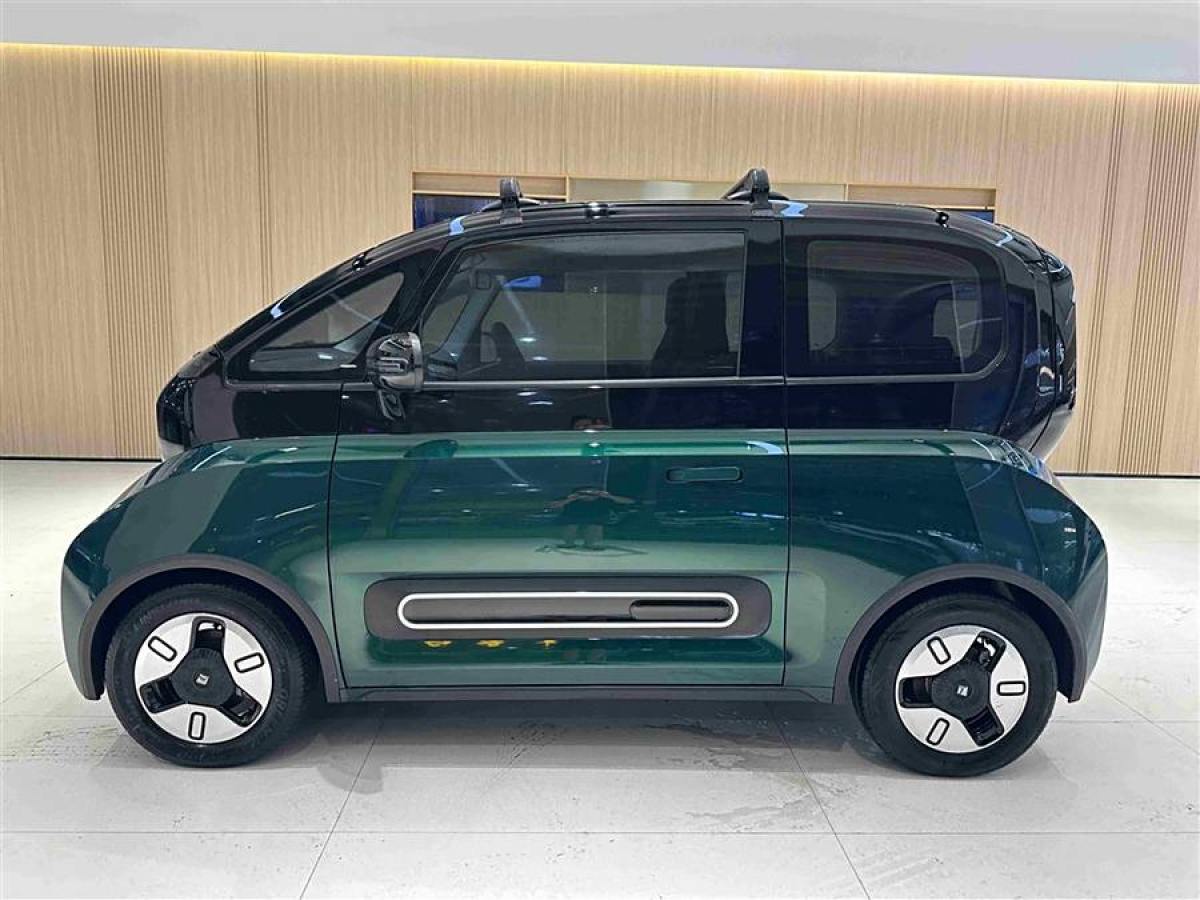 寶駿 寶駿KiWi EV  2022款 藝術(shù)家輕享版 三元鋰圖片