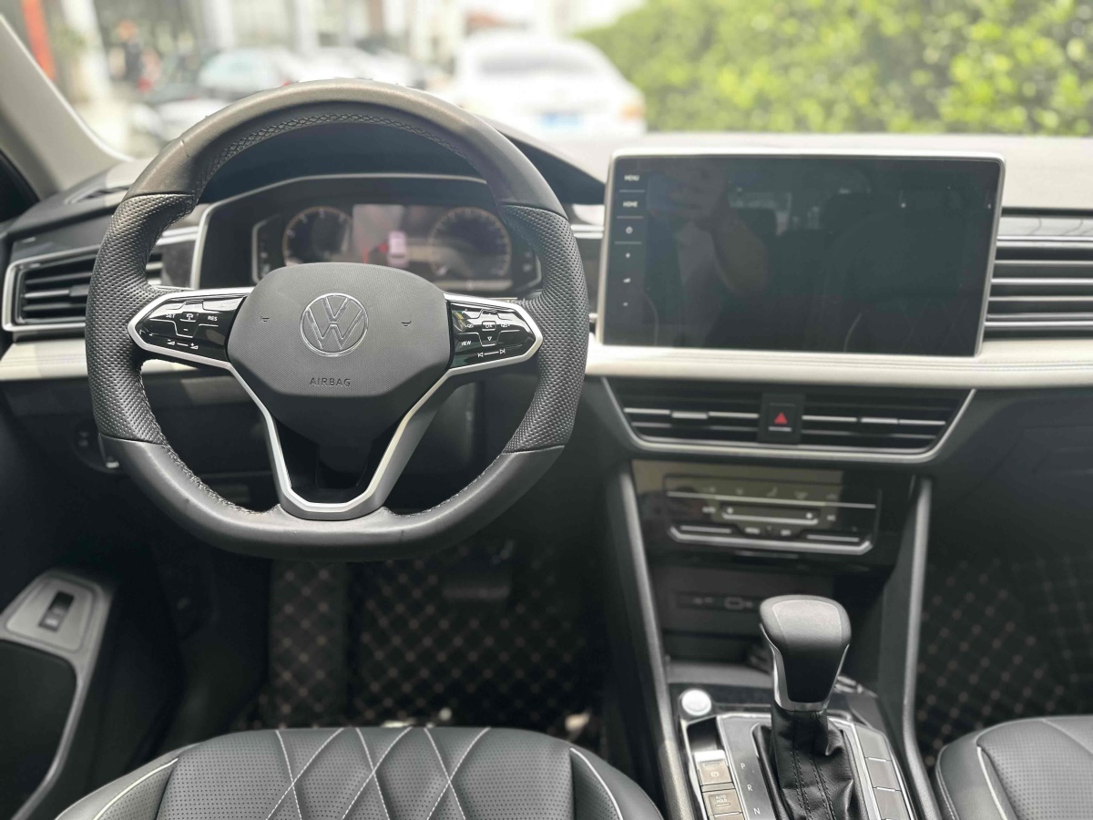 2022年6月大眾 途觀L  2023款 改款 330TSI 自動兩驅(qū)智享版