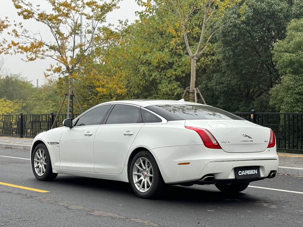 捷豹 XJ  2014款 XJL 3.0 SC 兩驅(qū)全景商務(wù)版圖片