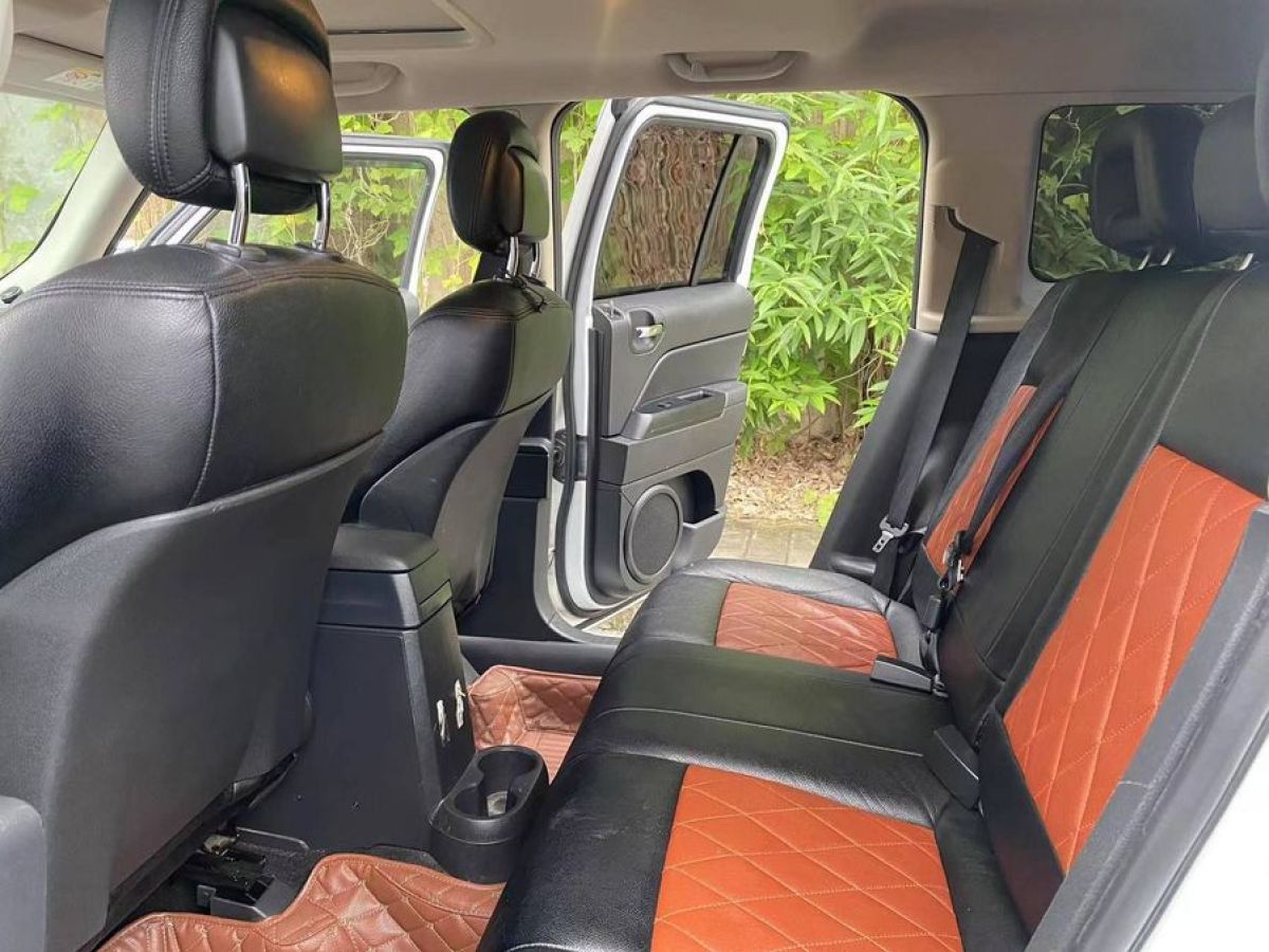 Jeep 自由客  2014款 2.0L 运动增强版图片