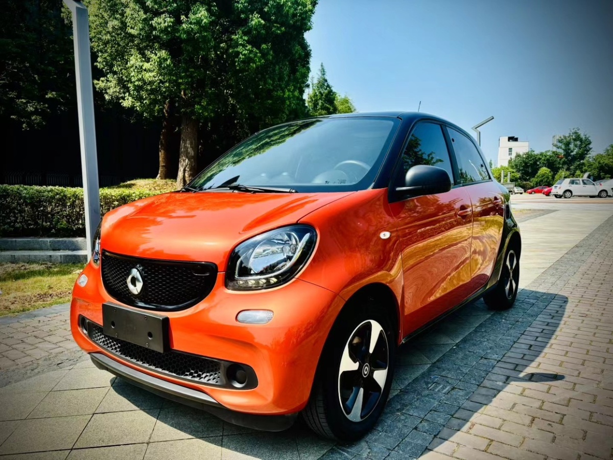 2018年8月smart forfour  2018款 1.0L 52千瓦激情版