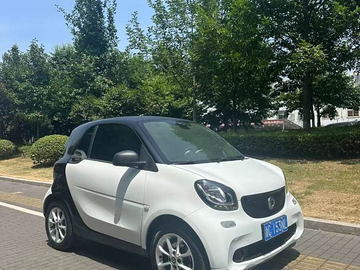 2016年11月smart fortwo  2015款 1.0L 52千瓦硬頂靈動版