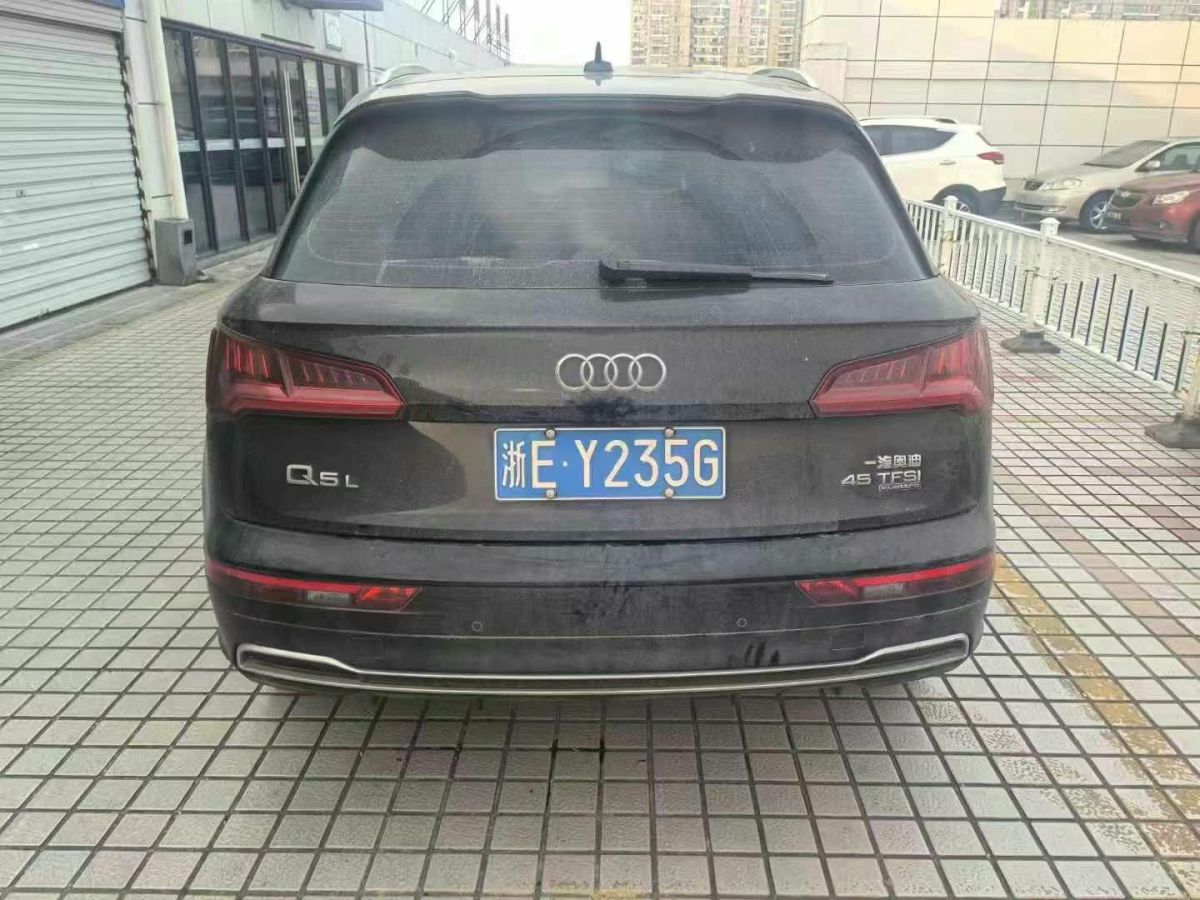 奧迪 奧迪Q3  2020款 35 TFSI 時(shí)尚動(dòng)感型圖片